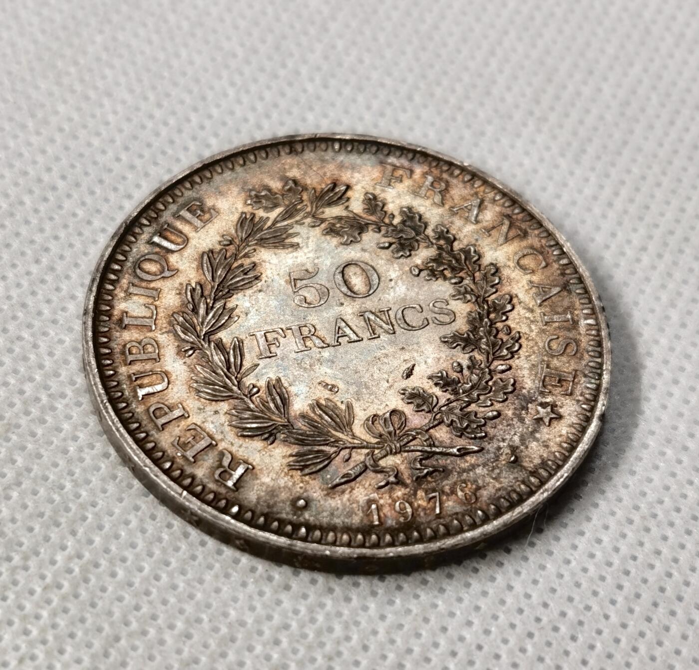 甄臻铺-世界币章拍卖（第49期）精品场拍品征集中，送拍享返佣金等优惠多多