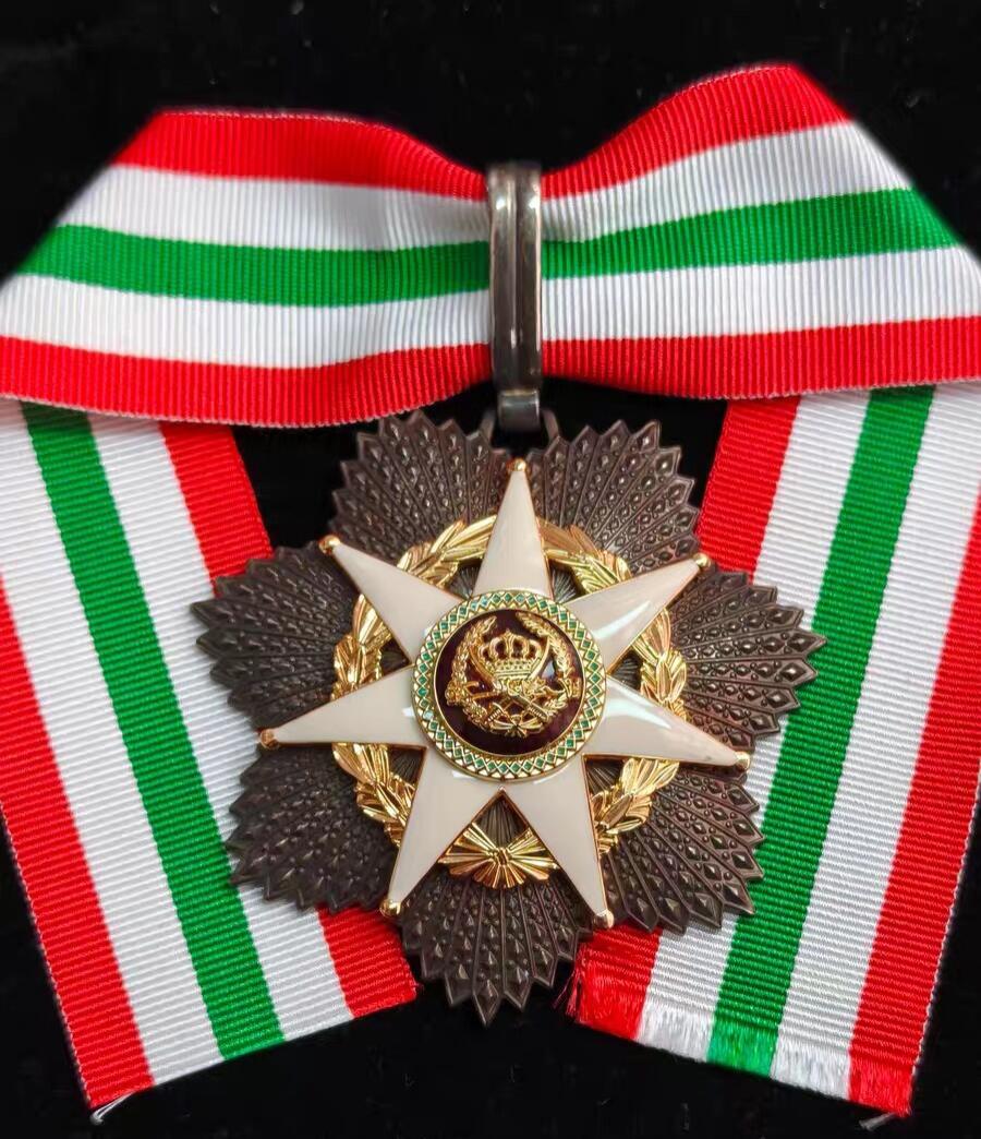 2026新年第一场  约旦军事功勋勋章 早期初版 纯银局部镀金 二等大军官级颈授 只授予将官 超大克重快70克大重量