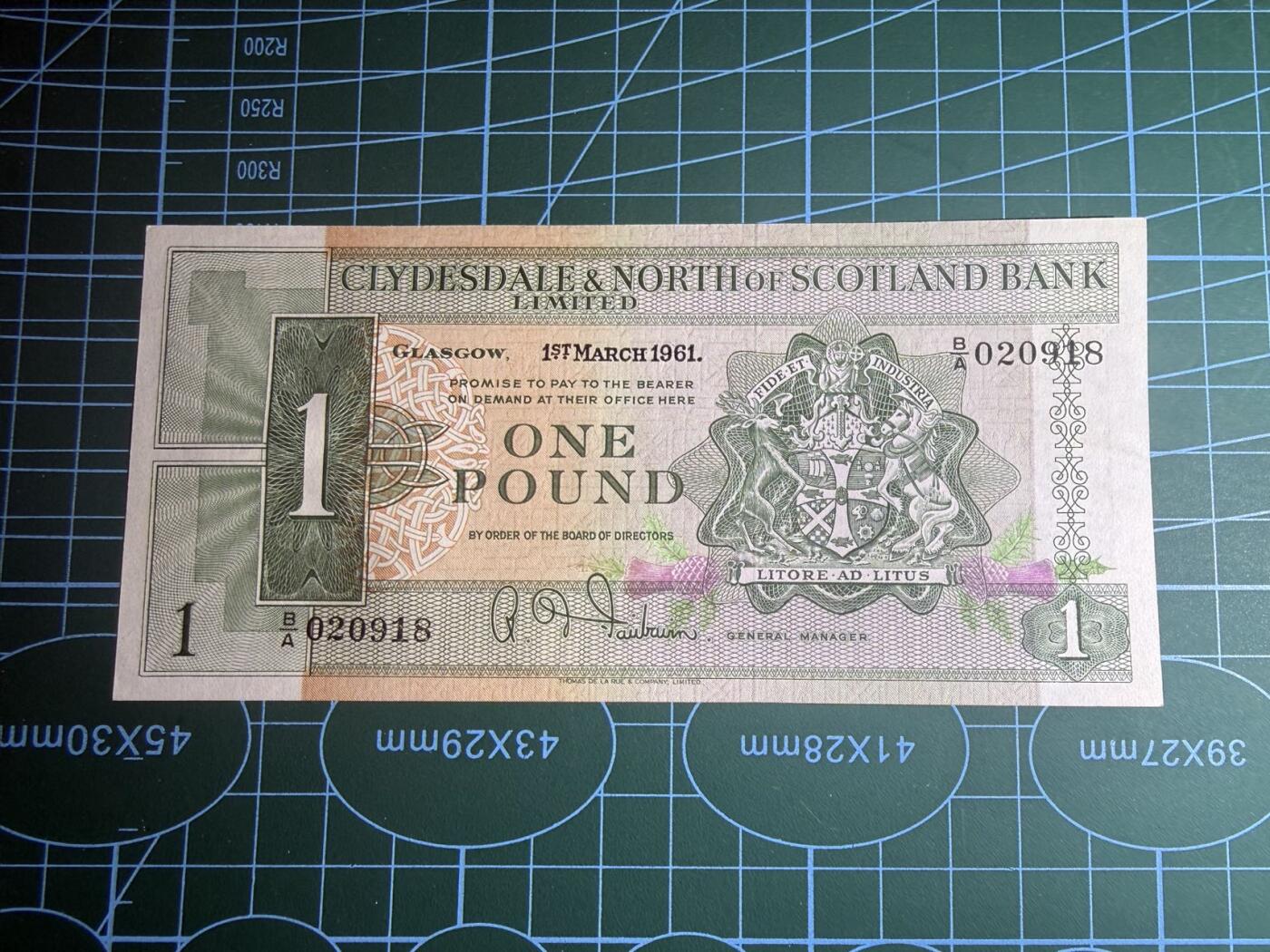 【炜奕收藏】，第五十九期，苏格兰多时期钞票，年前最后一期，拍后所有寄存物品将寄出 1961年苏格兰克莱斯戴尔银行&苏格兰北方银行联合银行1镑，品相如图，发行时间极短，号码无347尾8