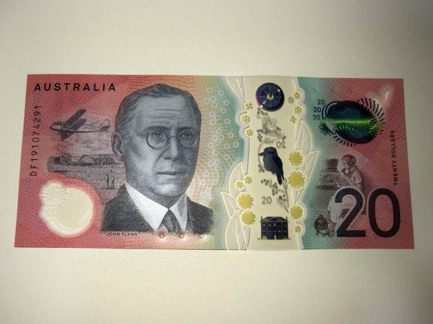 春节钱币瓷器清货捡漏拍场 澳大利亚新版明亮版20元，全新UNC一张，很漂亮