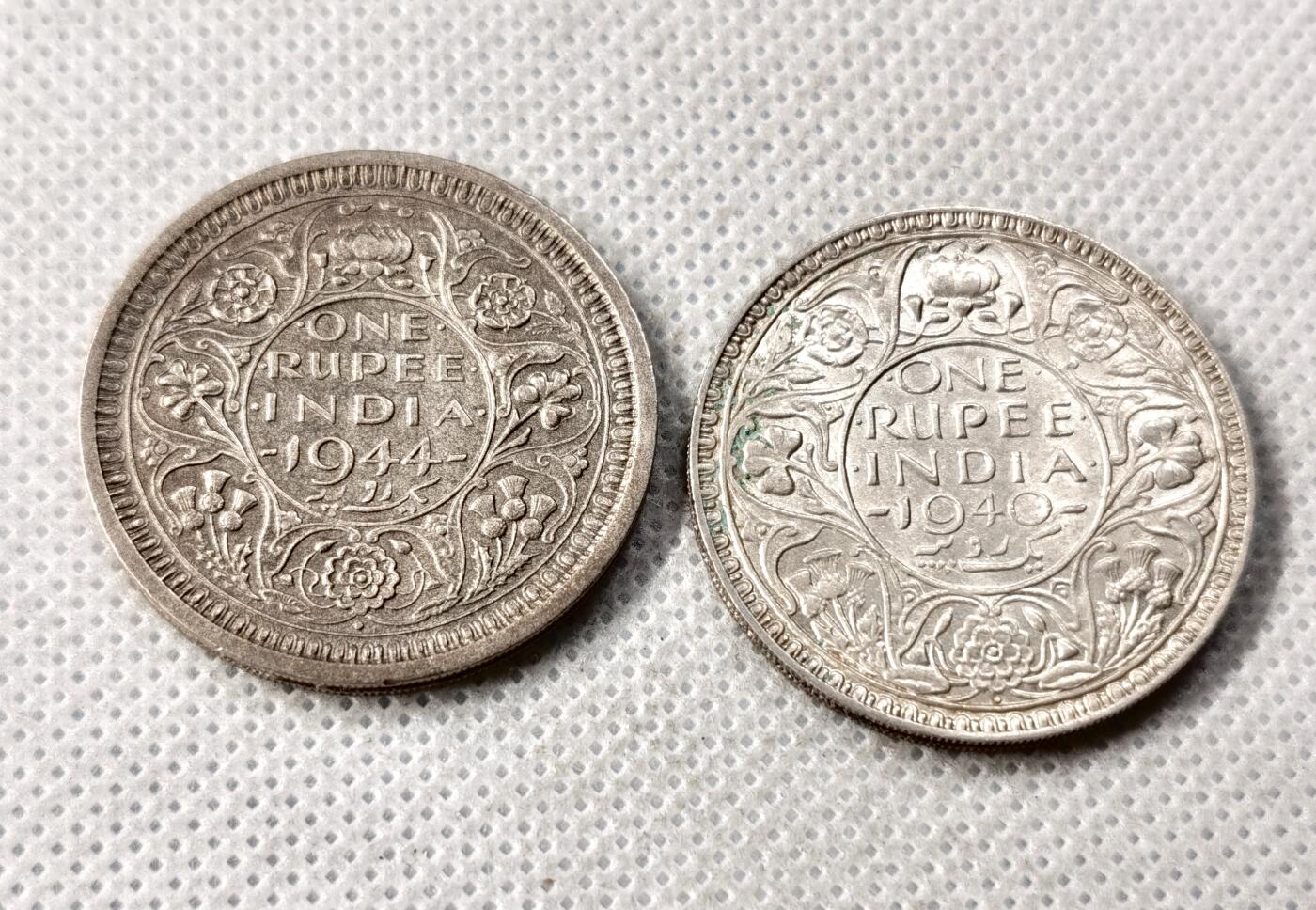 甄臻铺-世界币章拍卖（第49期）精品场拍品征集中，送拍享返佣金等优惠多多 2枚乔治六世一卢比银币早期和晚期一对，重23.2克