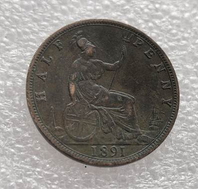 外国优质老铜币高银银币，周六九点倒数截拍，满百包邮，持续收拍，年后发货 - 英国维多利亚女王 1891 年半便士铜币，属于当时的小额流通货币。维多利亚时代正值英国工业革命完成、殖民扩张鼎盛期，小额铜币满足了繁荣经济下的日常交易需求，币面的女王头像与不列颠女神像，也见证了 “日不落帝国” 的政治权威与经济地位。