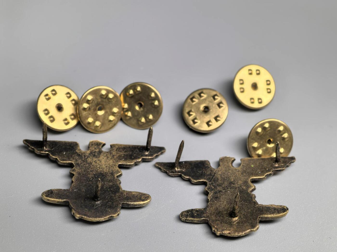 小驴勋章奖章收藏2月7日周六晚六点拍卖（珍爱和平，收藏战争，铭记历史，勿忘国耻，忠党爱国。有偿代拍，送拍规则在简介最后，参拍须阅读规则后再参拍，关系到运费包装发货时效真假辨别等关键信息，拍卖时不再发原图，看大图店主微信码在拍卖店铺介绍里）