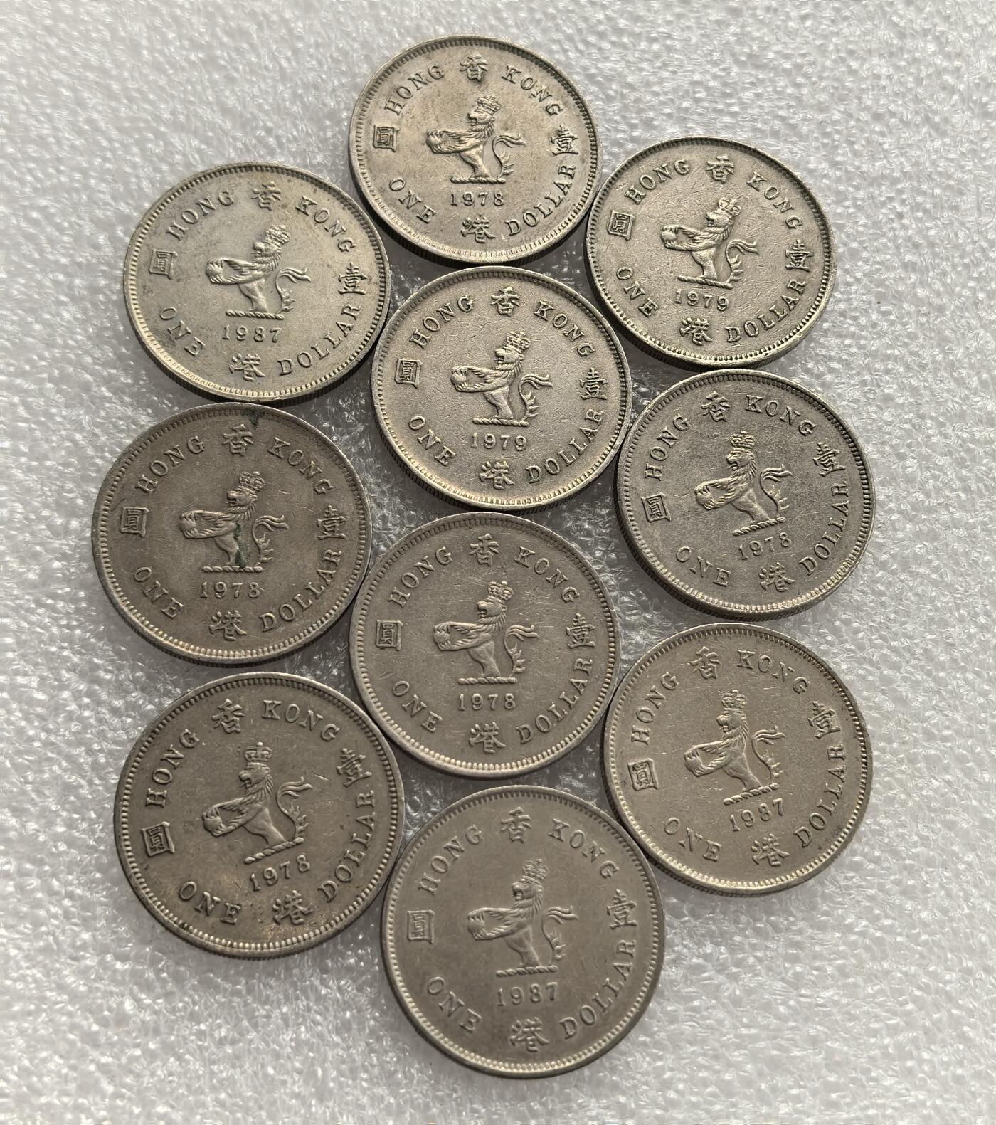 外国优质老铜币高银银币，周六九点倒数截拍，满百包邮，持续收拍，年后发货 20 世纪 70-80 年代英属香港   1 港元流通硬币，正面铸伊丽莎白二世头像，彰显英联邦殖民属性；背面为香港狮徽，标注面额与年份，见证殖民时期香港货币体系的稳定运行，是英属香港货币文化的典型遗存。