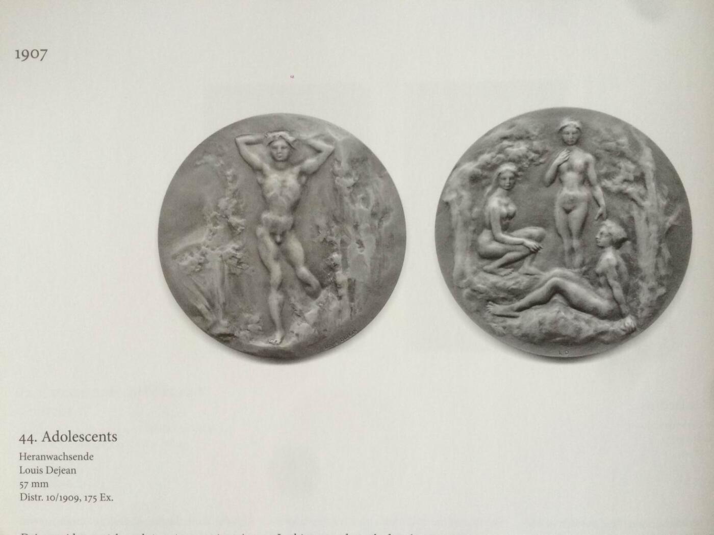 「木头集藏」“ 新岁撷珍”——章牌精品专场！ Louis Dejean～法国SAMF协会44号作品铜章“少男少女”，MS63 ，法兰西章牌之友协会（SAMF）1907年发行，直径：57mm，铜章发行量仅109枚，边铭：丰饶角BRONZE 火蝾螈 限量编号161。品相非常棒，评分明显偏低。  路易·德让是法国著名雕塑家，创作了多座纪念碑和众多大型装饰雕塑，其小型雕塑作品被各大博物馆收藏。