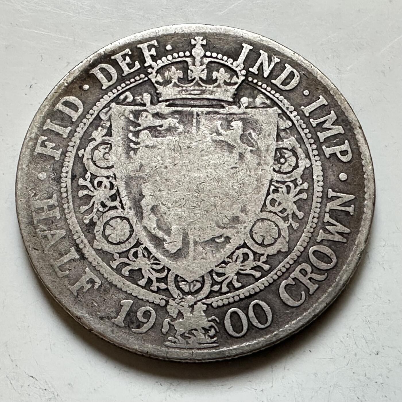 🌹外币初藏🌹🐯2026年第17场 快递将在12号停运 年前需发货的抓紧 ，年后正月十五恢复发货 英国1900年1/2克朗银币 14.1克92.5%高银