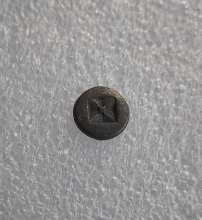 瓶子🏺第228期拍卖会 -  6-8世纪三佛齐王国檀香花图案打制银币