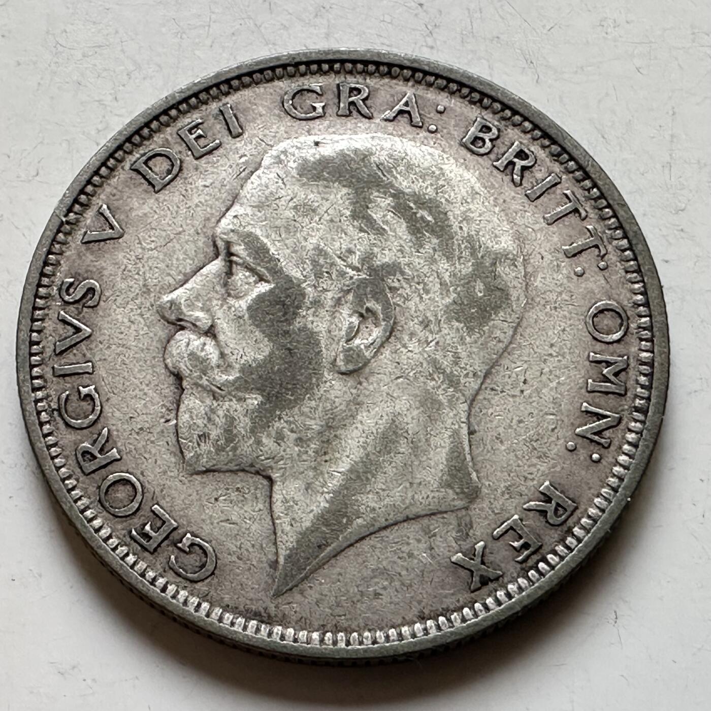 🌹外币初藏🌹🐯2026年第17场 快递将在12号停运 年前需发货的抓紧 ，年后正月十五恢复发货 英国1927年1/2克朗银币 14.1克50%银