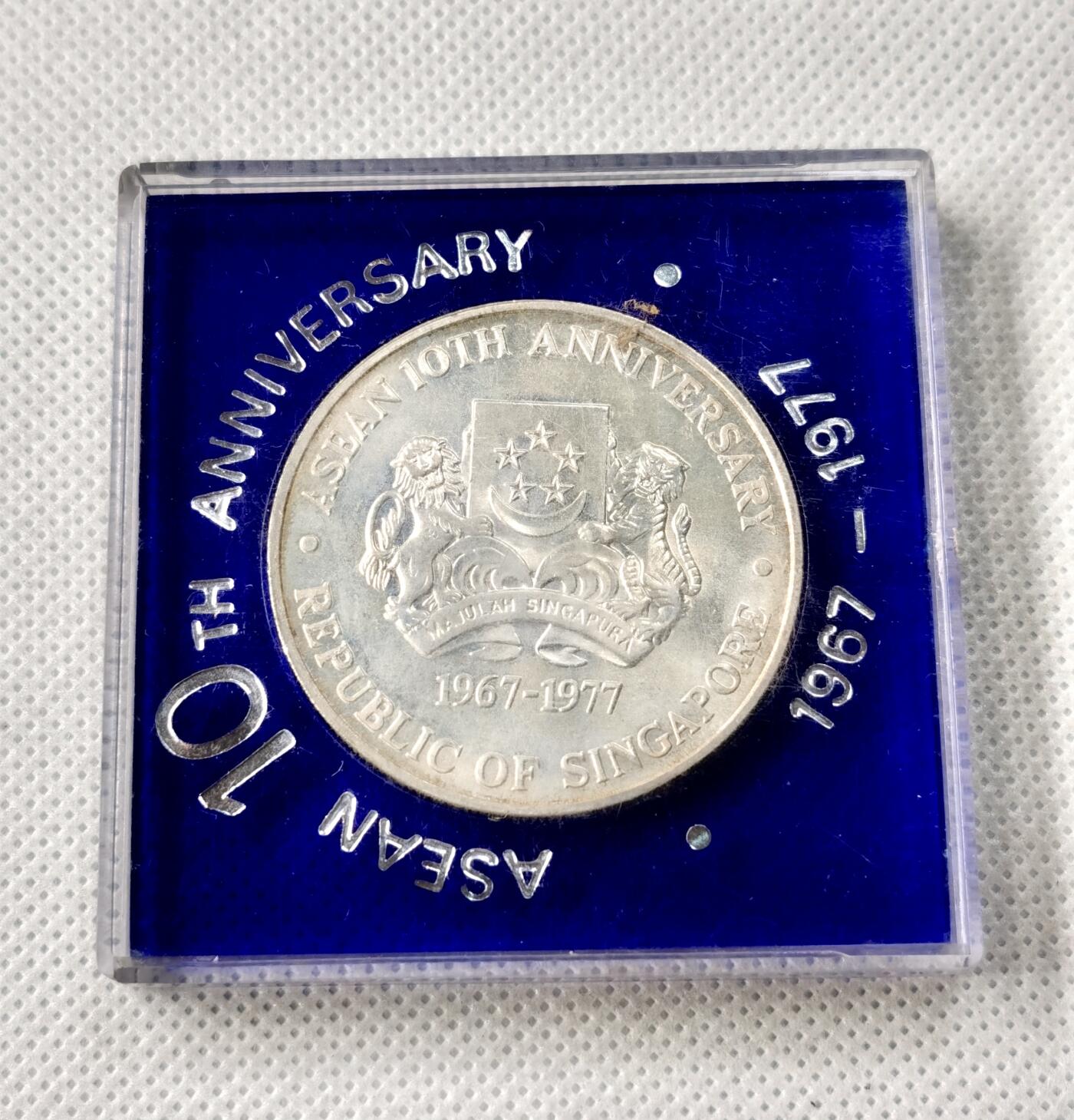 甄臻铺-世界币章拍卖（第49期）精品场拍品征集中，送拍享返佣金等优惠多多 新加坡 东盟成立10周年银币（带包装）