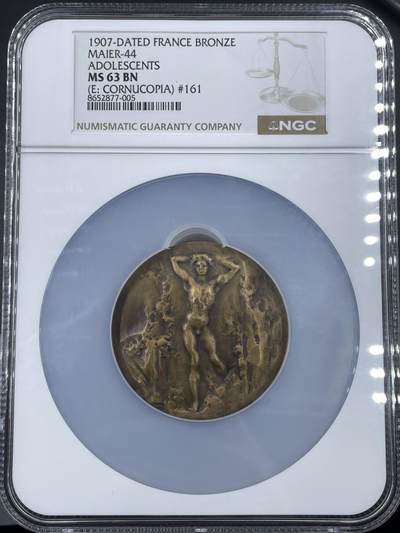「木头集藏」“ 新岁撷珍”——章牌精品专场！ - Louis Dejean～法国SAMF协会44号作品铜章“少男少女”，MS63 ，法兰西章牌之友协会（SAMF）1907年发行，直径：57mm，铜章发行量仅109枚，边铭：丰饶角BRONZE 火蝾螈 限量编号161。品相非常棒，评分明显偏低。  路易·德让是法国著名雕塑家，创作了多座纪念碑和众多大型装饰雕塑，其小型雕塑作品被各大博物馆收藏。
