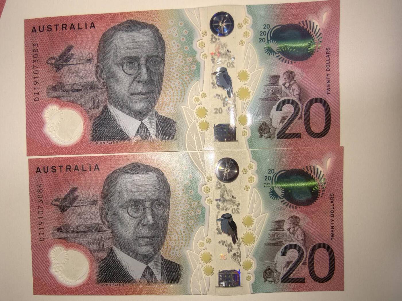 春节钱币瓷器清货捡漏拍场 澳大利亚新版明亮版20元，全新UNC连号两张，很漂亮