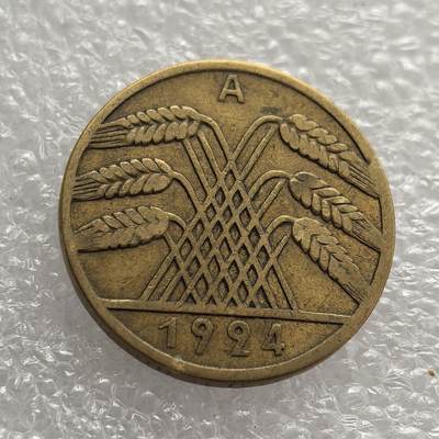 外国优质老铜币高银银币，周六九点倒数截拍，满百包邮，持续收拍，年后发货 - 魏玛德国 1924 年10 芬尼地租马克铜币，是一战后恶性通胀货币改革的产物。币面麦穗象征农业与经济复苏，“A” 为柏林造币厂标识，见证了德国战后重建货币体系、稳定经济的努力。