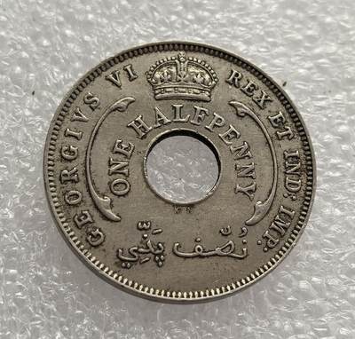 外国优质老铜币高银银币，周六九点倒数截拍，满百包邮，持续收拍，年后发货 - 英属西非 1937 年半便士流通硬币，正值乔治六世继位初期。币面六芒星是西非殖民货币的标志性图案，中间圆孔是小额硬币的典型设计，阿拉伯文适配西非穆斯林文化，见证了英国殖民统治下的货币统一与文化适配。