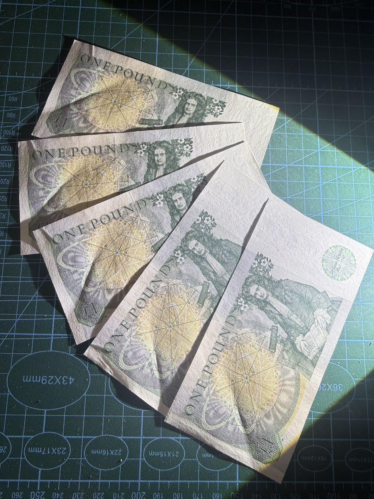 【炜奕收藏】，第五十九期，苏格兰多时期钞票，年前最后一期，拍后所有寄存物品将寄出 英国D序列1镑五连号，UNC-品相，有压痕