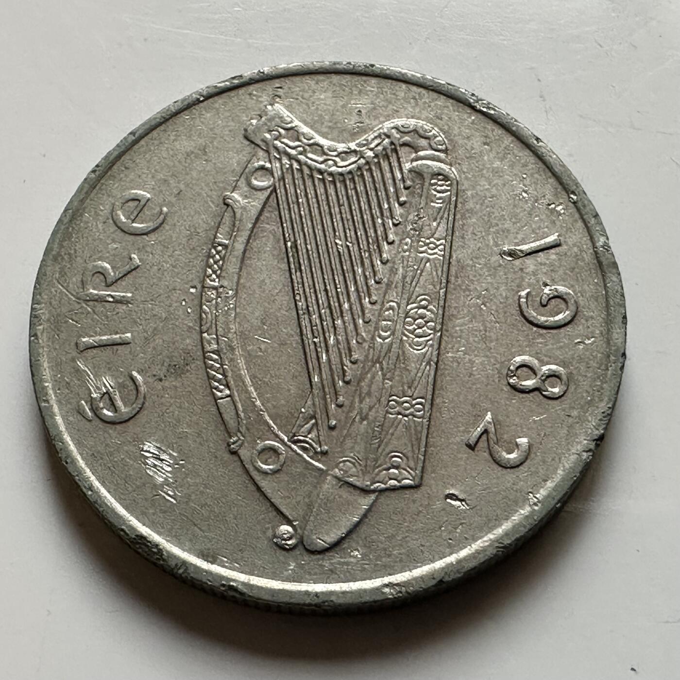 🌹外币初藏🌹🐯2026年第17场 快递将在12号停运 年前需发货的抓紧 ，年后正月十五恢复发货 爱尔兰1982年5便士