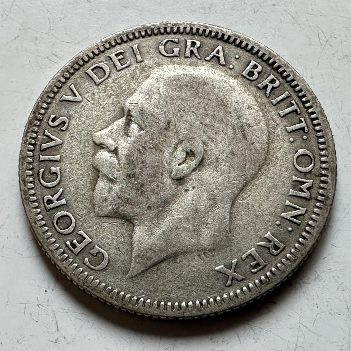 🌹外币初藏🌹🐯2026年第17场 快递将在12号停运 年前需发货的抓紧 ，年后正月十五恢复发货 英国1930年一先令银币 5.65克50%银