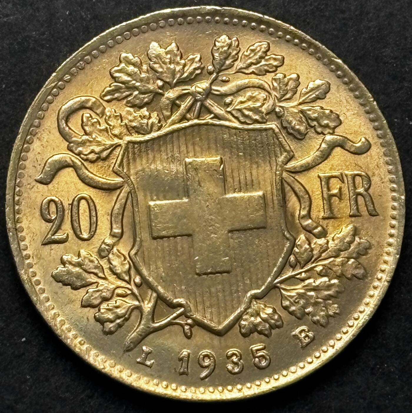 【金马踏春，泉马奔腾】2026 年新年贺岁场，（定于年初五接财神截拍）祝各位老板马到成功，马上有钱，愿岁岁平安喜乐顺遂 1935 年瑞士雪山女神 20 法郎金币，金光闪闪，原状态品相，也是第二版本关门年份，比较稀少 6.45 克 900 金