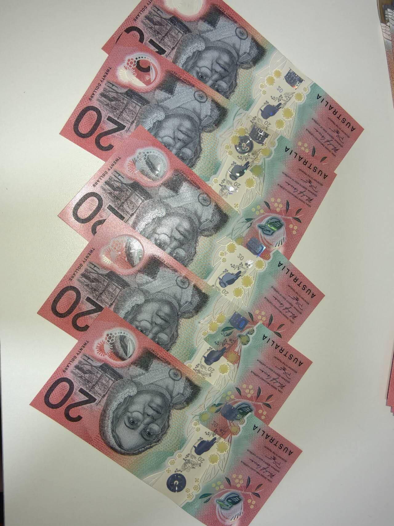 春节钱币瓷器清货捡漏拍场 澳大利亚新版明亮版20元，全新UNC连号五张，很漂亮