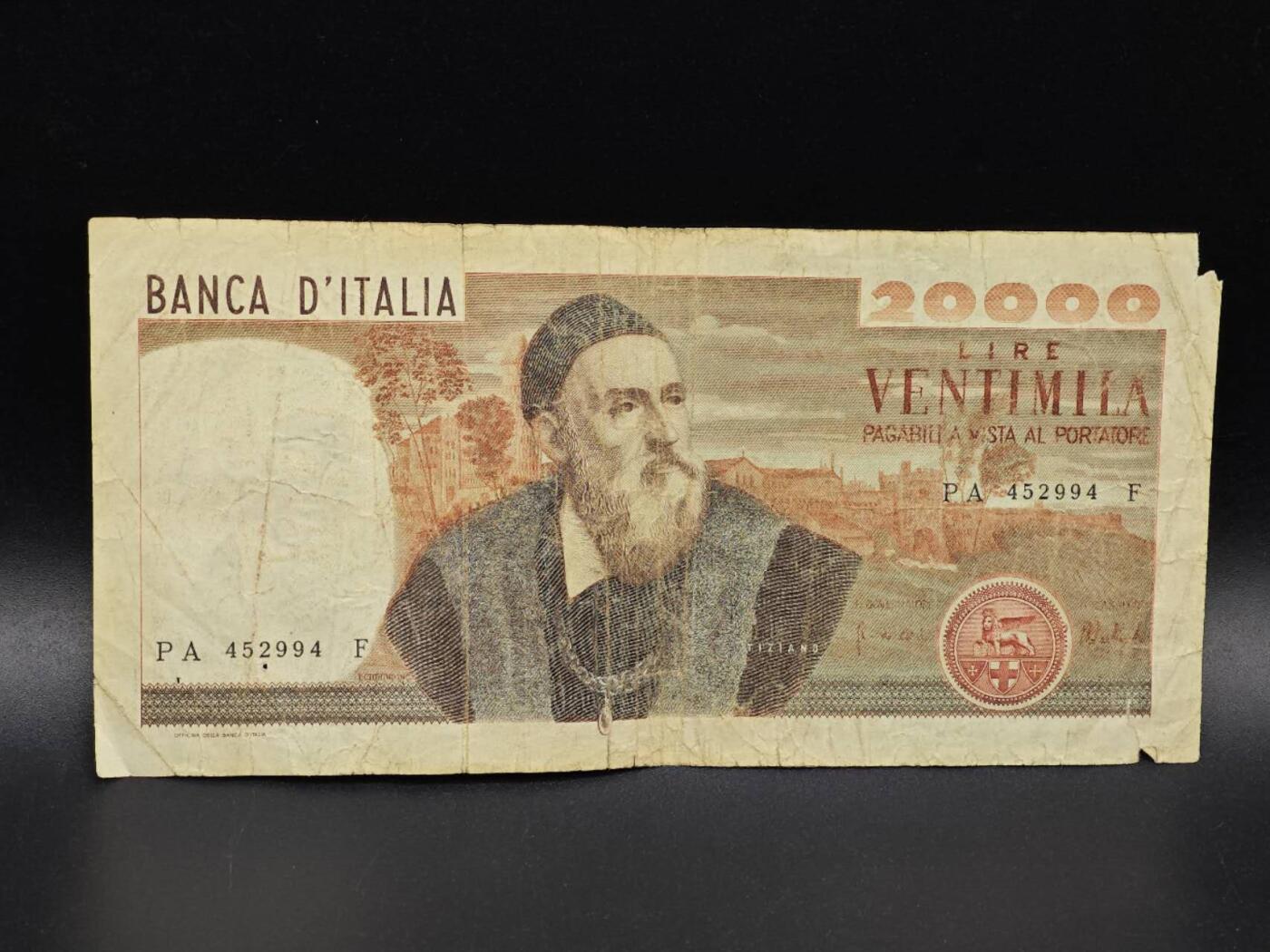 【淘币小摊】实时拍第八百六十五拍   纸币场    年前最后一周之前预留预留8号9号全部发出请更换最新收货地址不方便收货的请勿参拍或者顺丰到付 意大利20000里拉纸币【有折】