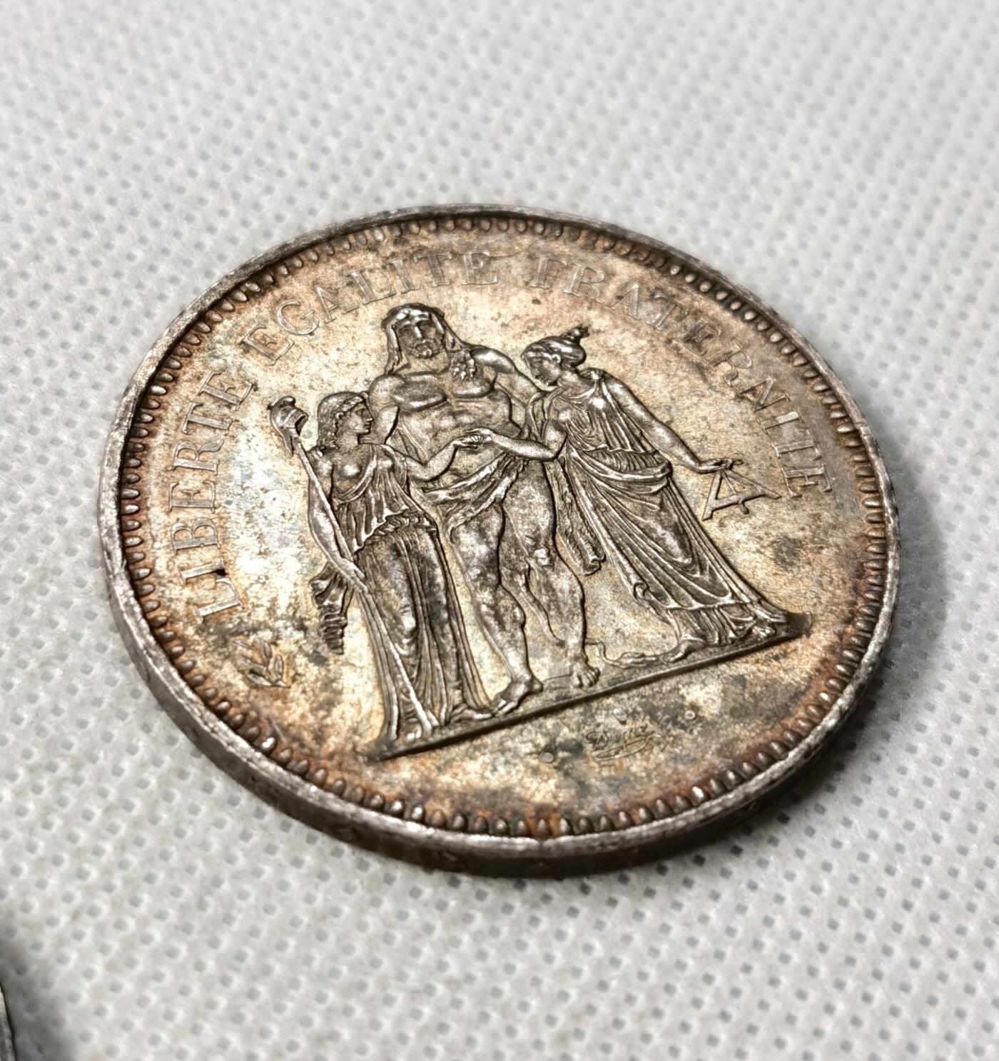 甄臻铺-世界币章拍卖（第49期）精品场拍品征集中，送拍享返佣金等优惠多多