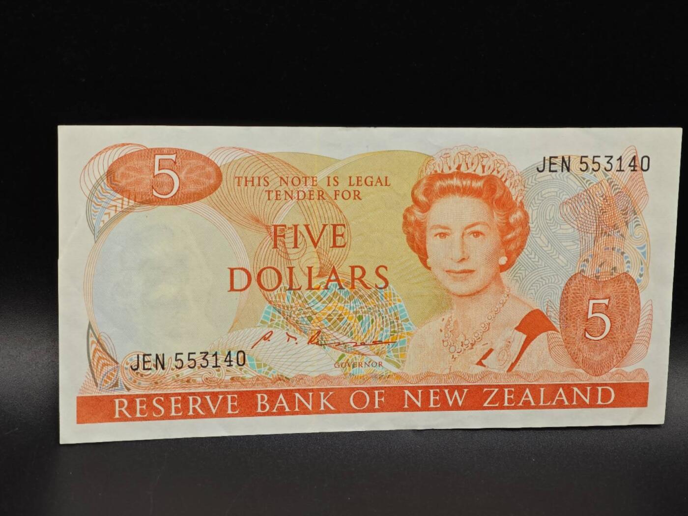 【淘币小摊】实时拍第八百六十五拍   纸币场    年前最后一周之前预留预留8号9号全部发出请更换最新收货地址不方便收货的请勿参拍或者顺丰到付 新西兰5元纸币【有折】