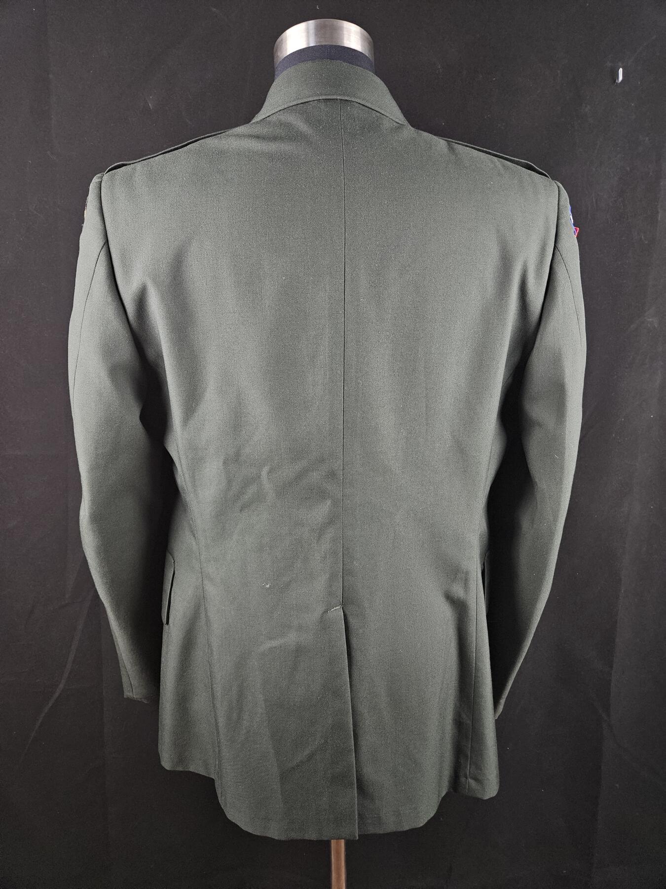 0元起拍勋章 第332期 咸鱼国勋章拍卖专场 2月8日（周日）下午6：00开始 美国陆军士官绿常上衣 胸围106 肩宽46 衣长82 袖长68