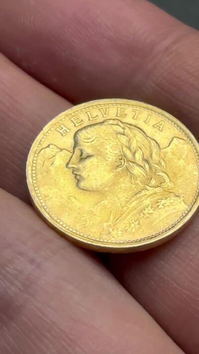【金马踏春，泉马奔腾】2026 年新年贺岁场，（定于年初五接财神截拍）祝各位老板马到成功，马上有钱，愿岁岁平安喜乐顺遂 1935 年瑞士雪山女神 20 法郎金币，金光闪闪，原状态品相，也是第二版本关门年份，比较稀少 6.45 克 900 金