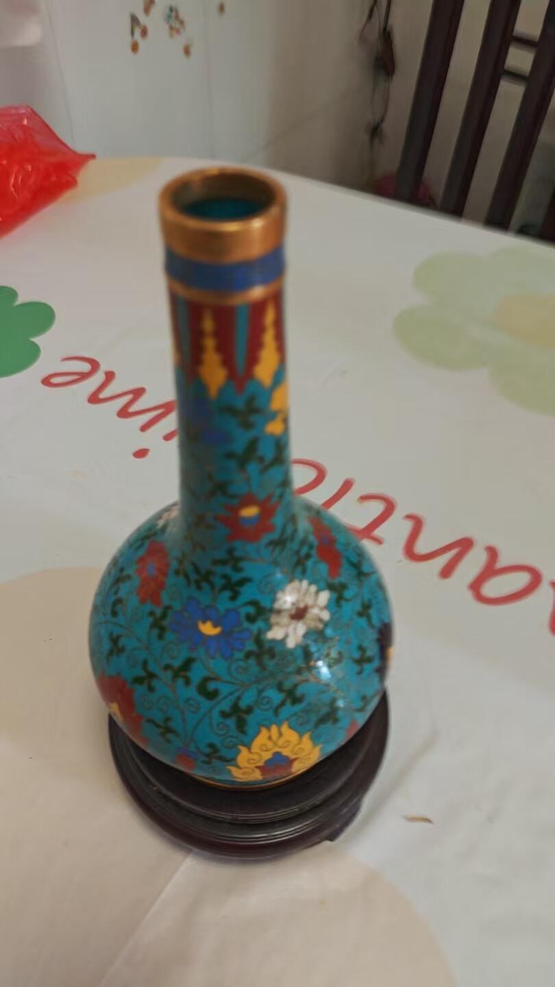 景泰蓝掐丝珐琅缠枝莲纹直颈瓶