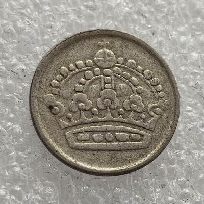 外国优质老铜币高银银币，周六九点倒数截拍，满百包邮，持续收拍，年后发货 - 瑞典 1952 年   10 欧尔流通银币，属于古斯塔夫六世・阿道夫在位时期。当时瑞典正处于战后经济复苏阶段，该币以皇冠图案为设计，见证了瑞典战后稳定的货币体系与社会发展。