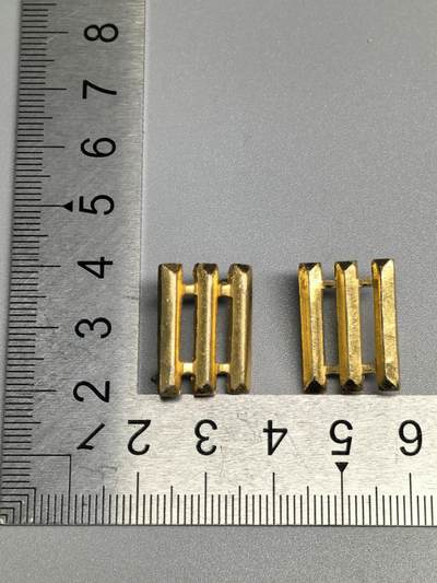 小驴勋章奖章收藏2月7日周六晚六点拍卖（珍爱和平，收藏战争，铭记历史，勿忘国耻，忠党爱国。有偿代拍，送拍规则在简介最后，参拍须阅读规则后再参拍，关系到运费包装发货时效真假辨别等关键信息，拍卖时不再发原图，看大图店主微信码在拍卖店铺介绍里） - 领章肩章 铝制三杠，上尉