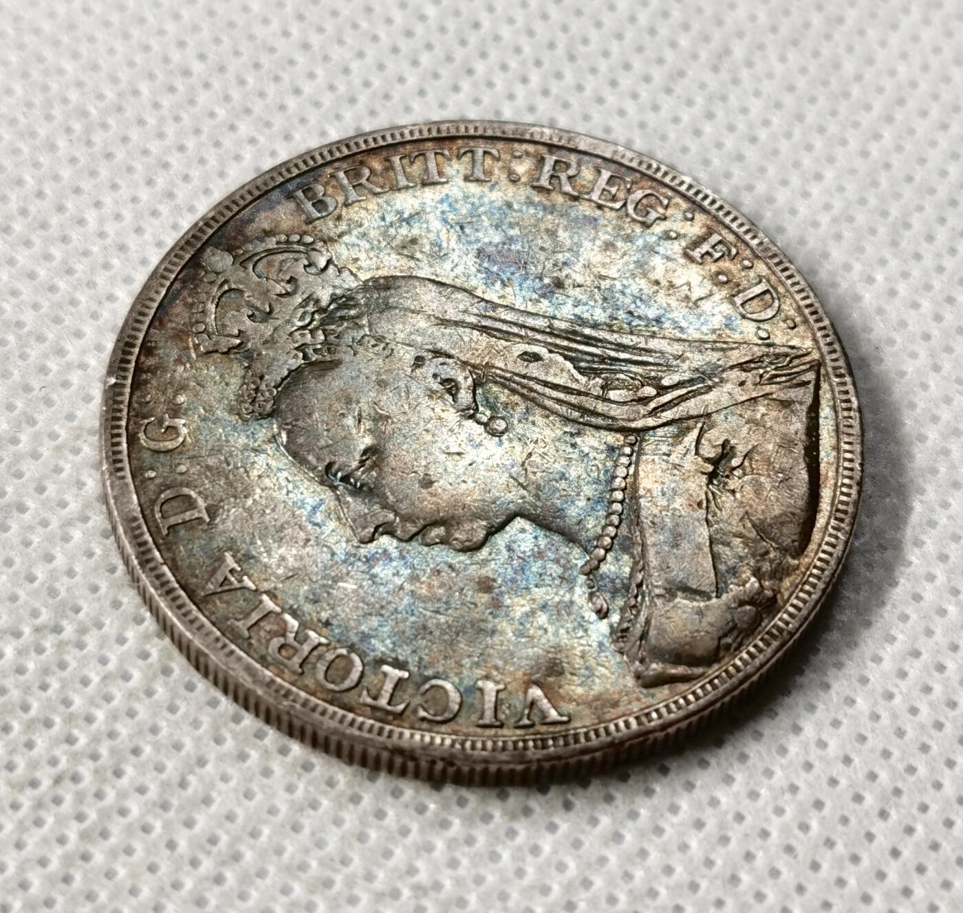 甄臻铺-世界币章拍卖（第49期）精品场拍品征集中，送拍享返佣金等优惠多多 1889马剑银币，黑色五彩包浆，细节见图，2枚一组