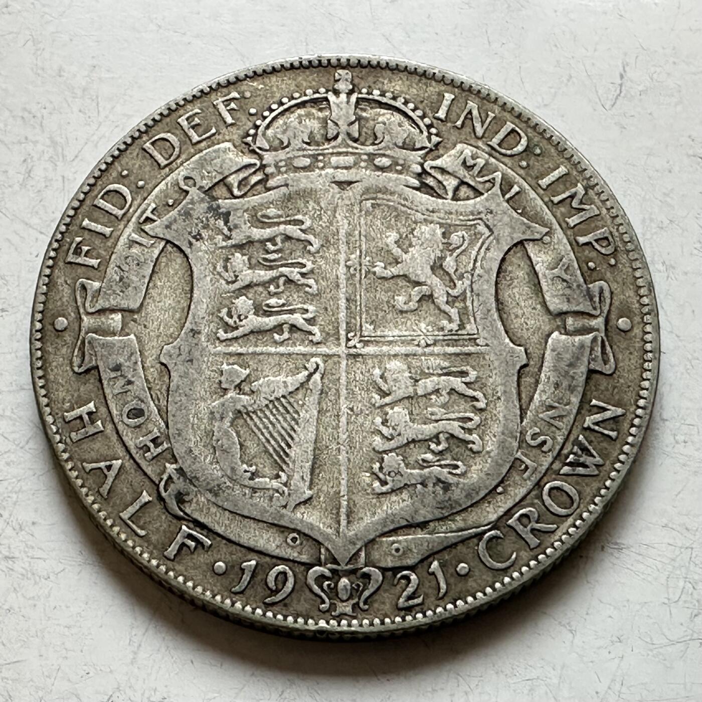 🌹外币初藏🌹🐯2026年第17场 快递将在12号停运 年前需发货的抓紧 ，年后正月十五恢复发货 英国1921年1/2克朗银币 14.1克50%银