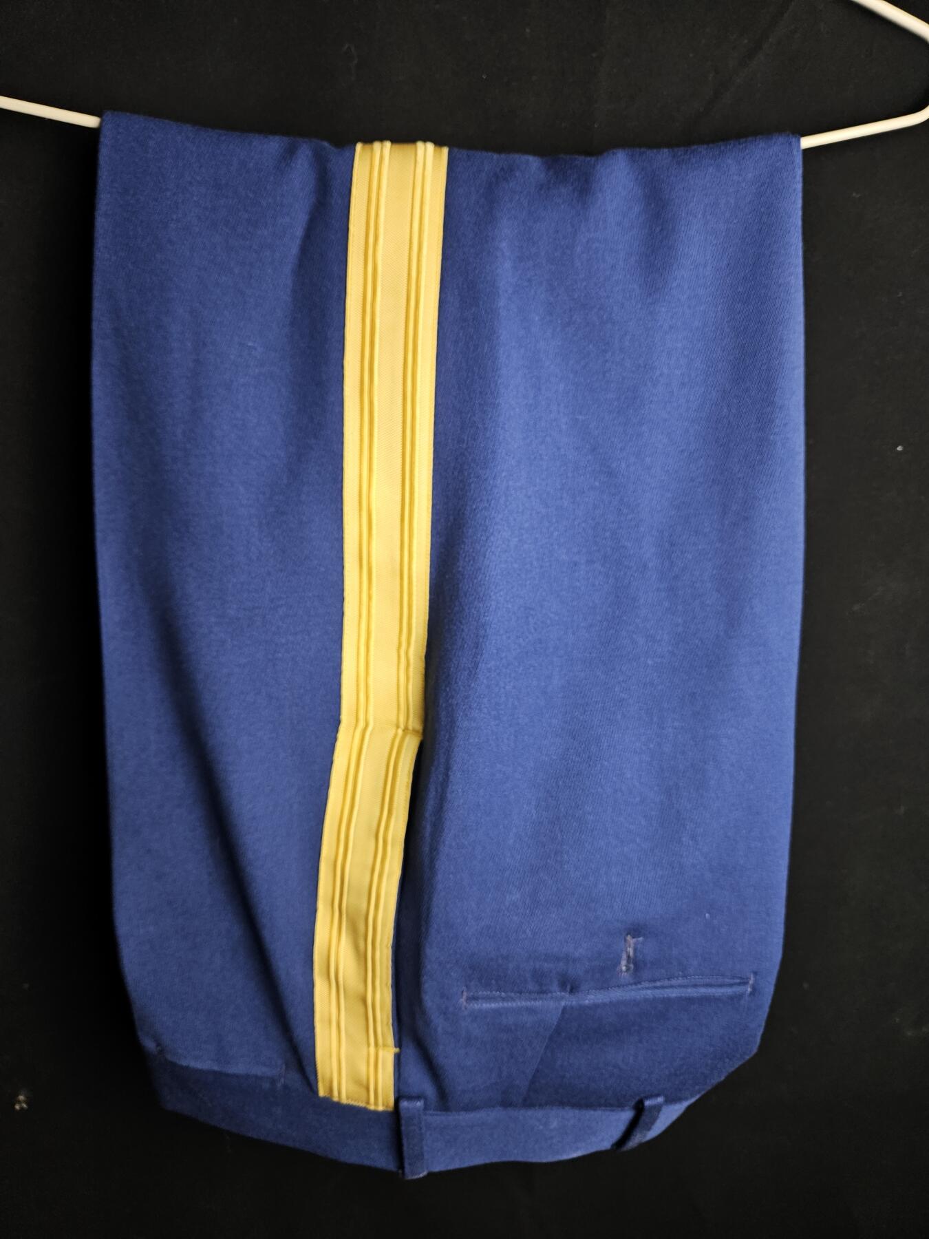 0元起拍勋章 第332期 咸鱼国勋章拍卖专场 2月8日（周日）下午6：00开始 美国陆军士官礼服一套 裤子马裤呢面料 胸围102 肩宽48 衣长76 袖长60 腰围83 裤长104