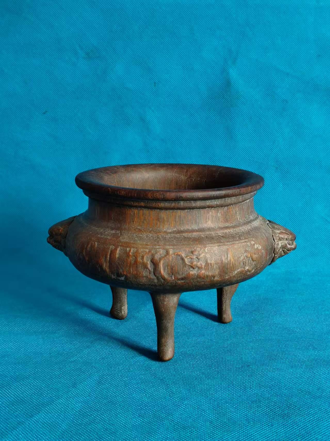 清代沉香木兽头香炉，口经12/腹经16/高11厘米，包浆浓郁厚重，完整无损，保老保真。