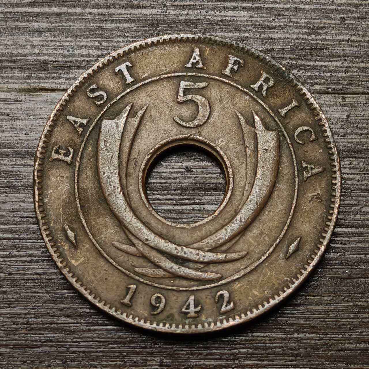 【铜匠收藏】★第146★散币专场 不寄存，30包邮。不满30元，支付5元运费。《接受代拍 代送NGC评级》 98【无寄存】英属东非 1942年 5分 乔治六世 铜币