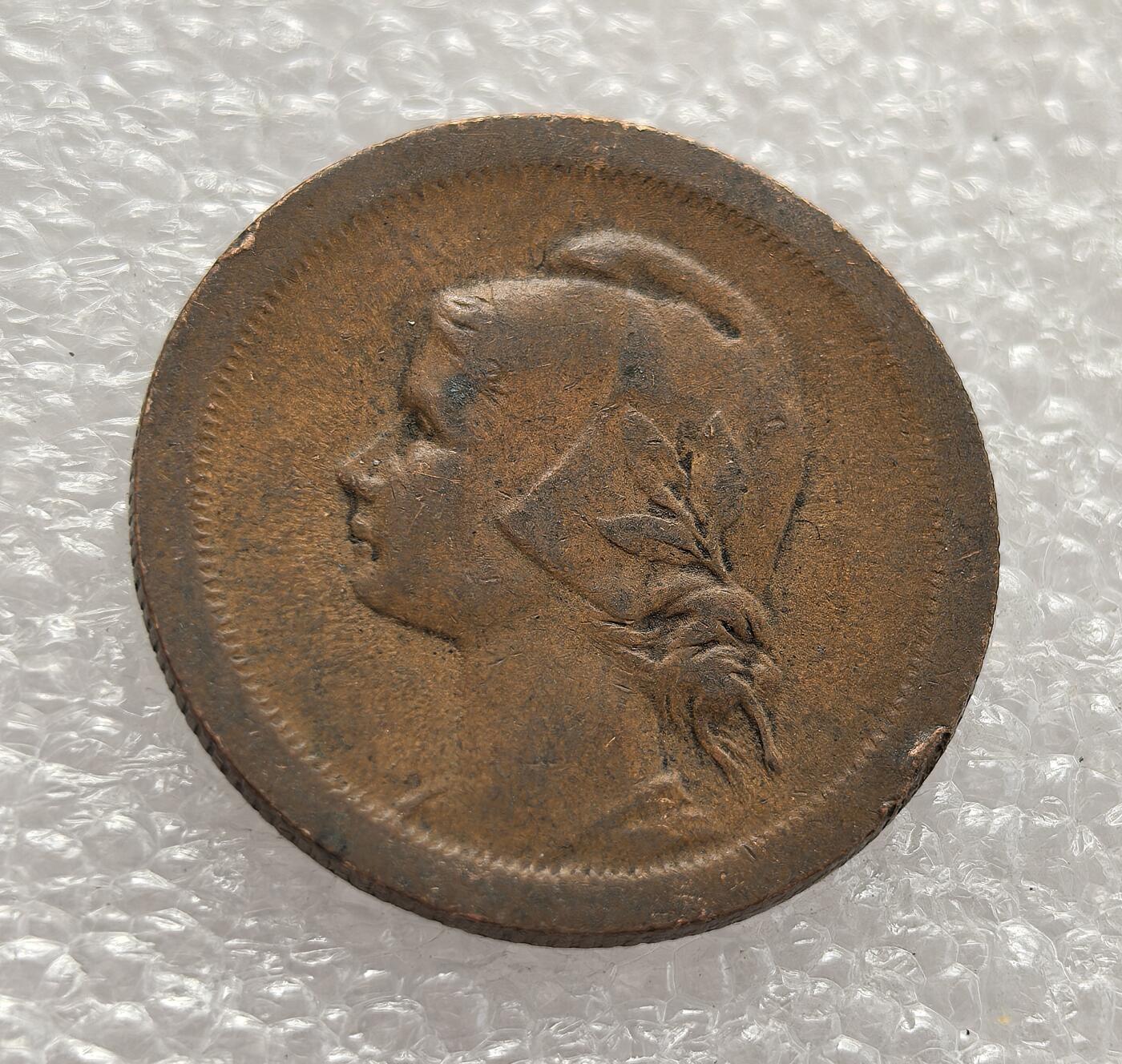 外国优质老铜币高银银币，周六九点倒数截拍，满百包邮，持续收拍，年后发货 葡萄牙共和国 1926 年 10 分铜币，正值第一共和国末期，当年葡萄牙发生军事政变，开启军事独裁时代。这枚铜币见证了政权更迭的历史节点，小额面值也反映了当时民生经济的流通需求。