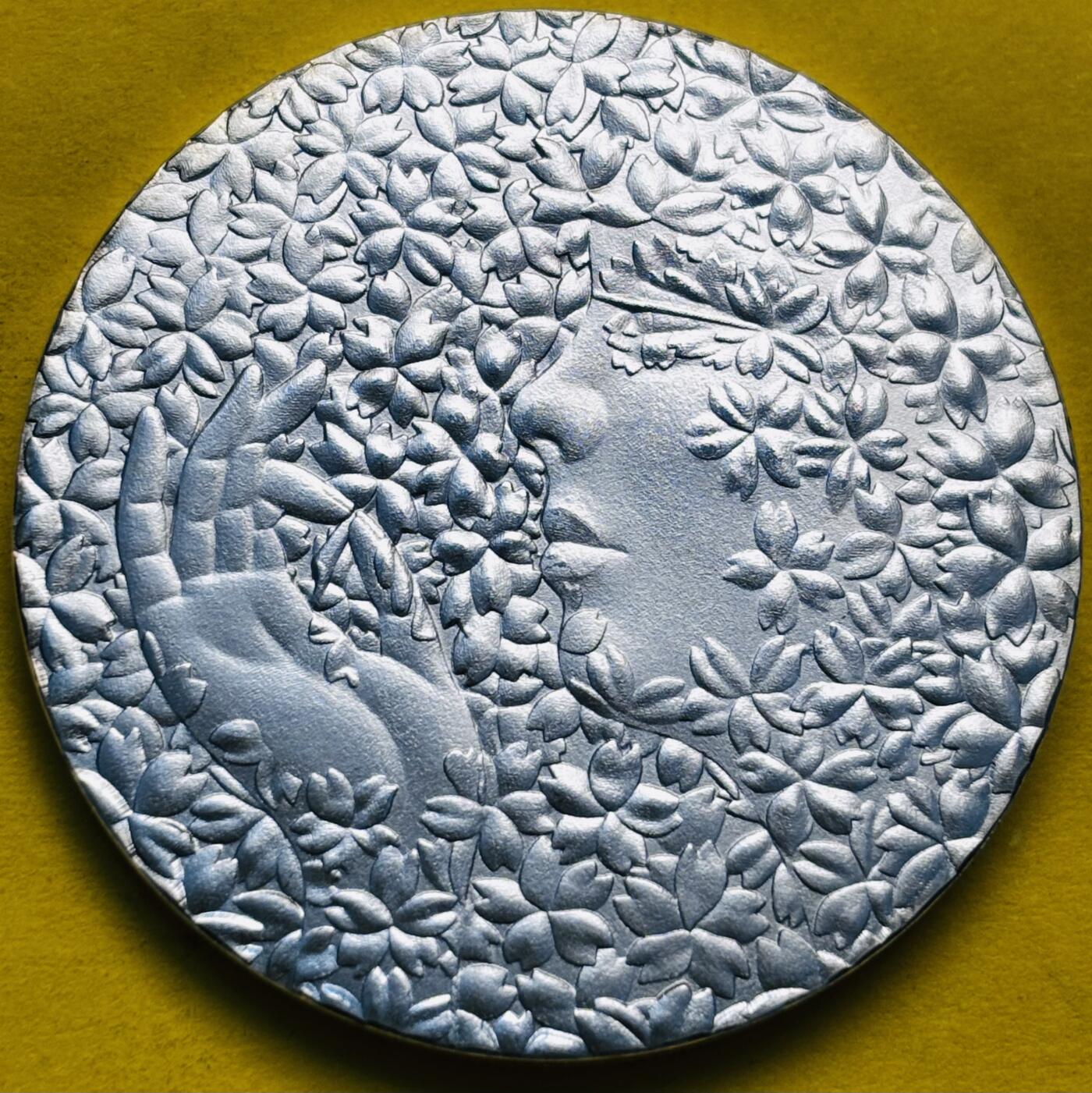 【金马踏春，泉马奔腾】2026 年新年贺岁场，（定于年初五接财神截拍）祝各位老板马到成功，马上有钱，愿岁岁平安喜乐顺遂 日本樱花艺术大型镀银精制纪念章 28.9 克