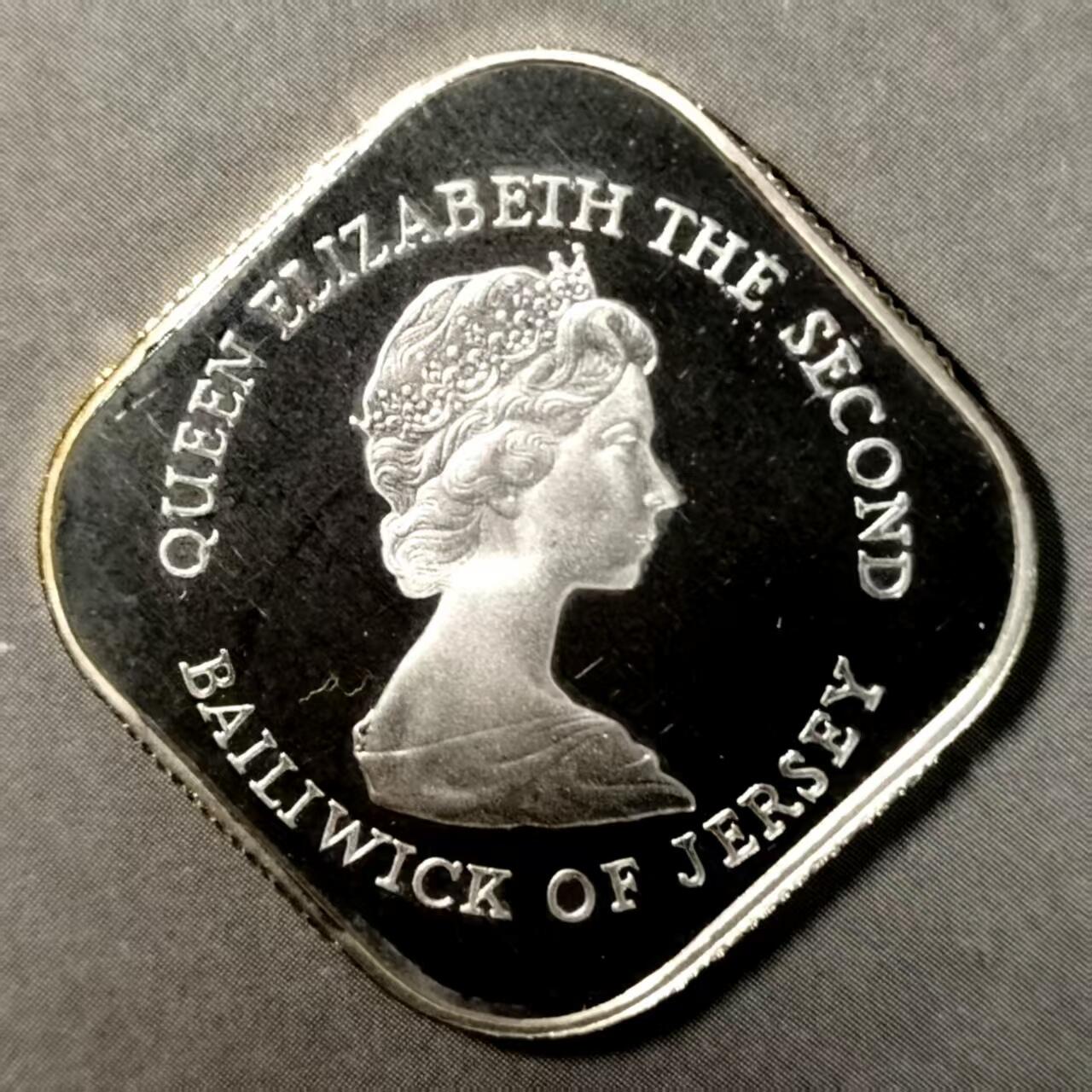 长老汇蛇年精选第九十八场拍卖 泽西岛1981年精制菱形纪念银币，泽西战役200周年  重10.45克量10000，盒证齐全