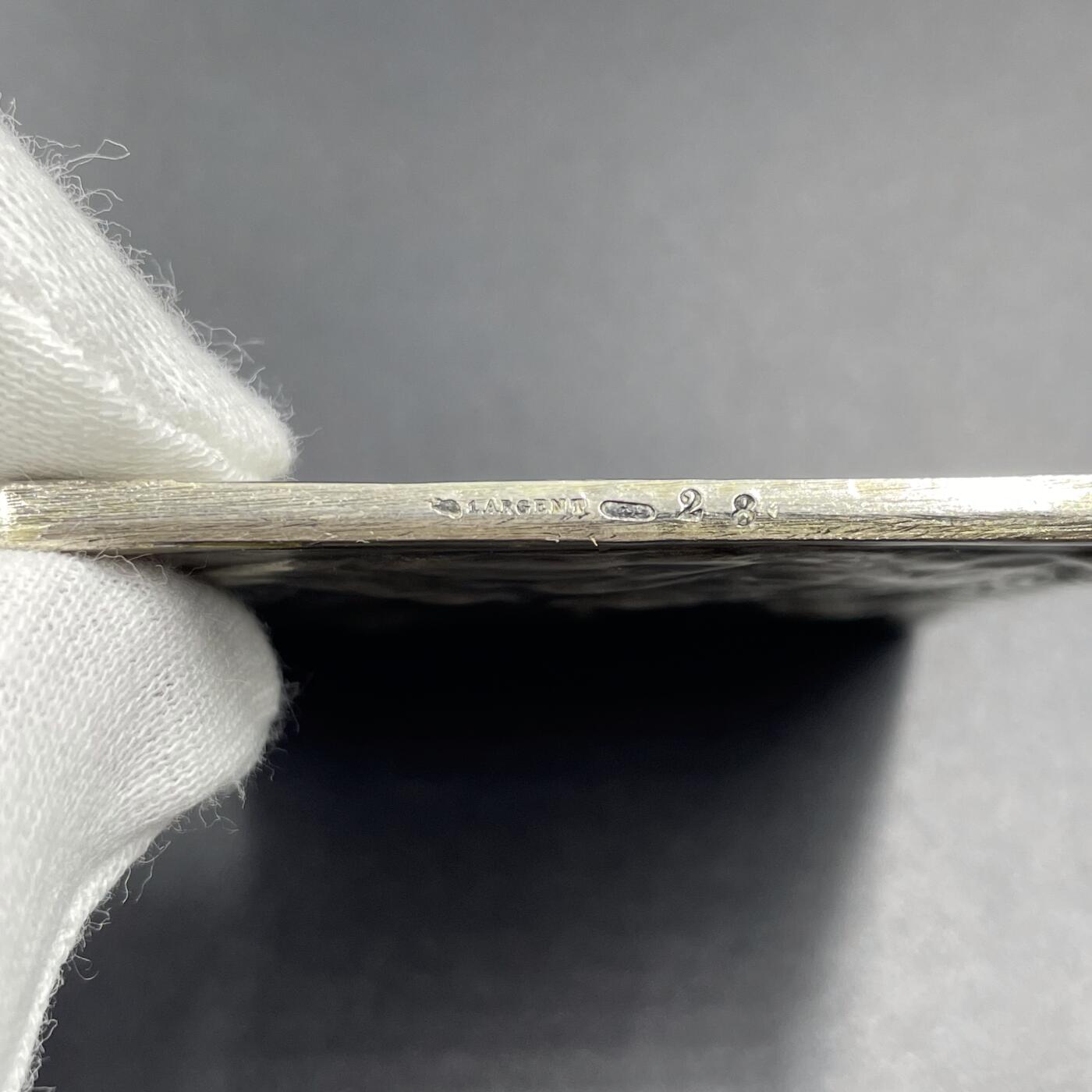 「木头集藏」“ 新岁撷珍”——章牌精品专场！ JOUVE～SAMF系列37号作品：狒狒 银章，尺寸：60 × 53 mm，104g ，边铭：丰饶角 ARGENT 火蝾螈 28，新艺术风格动物章，银章发行量仅68枚。SAMF协会章是法国新艺术章牌最杰出的代表，历来受到章牌收藏者的追捧。