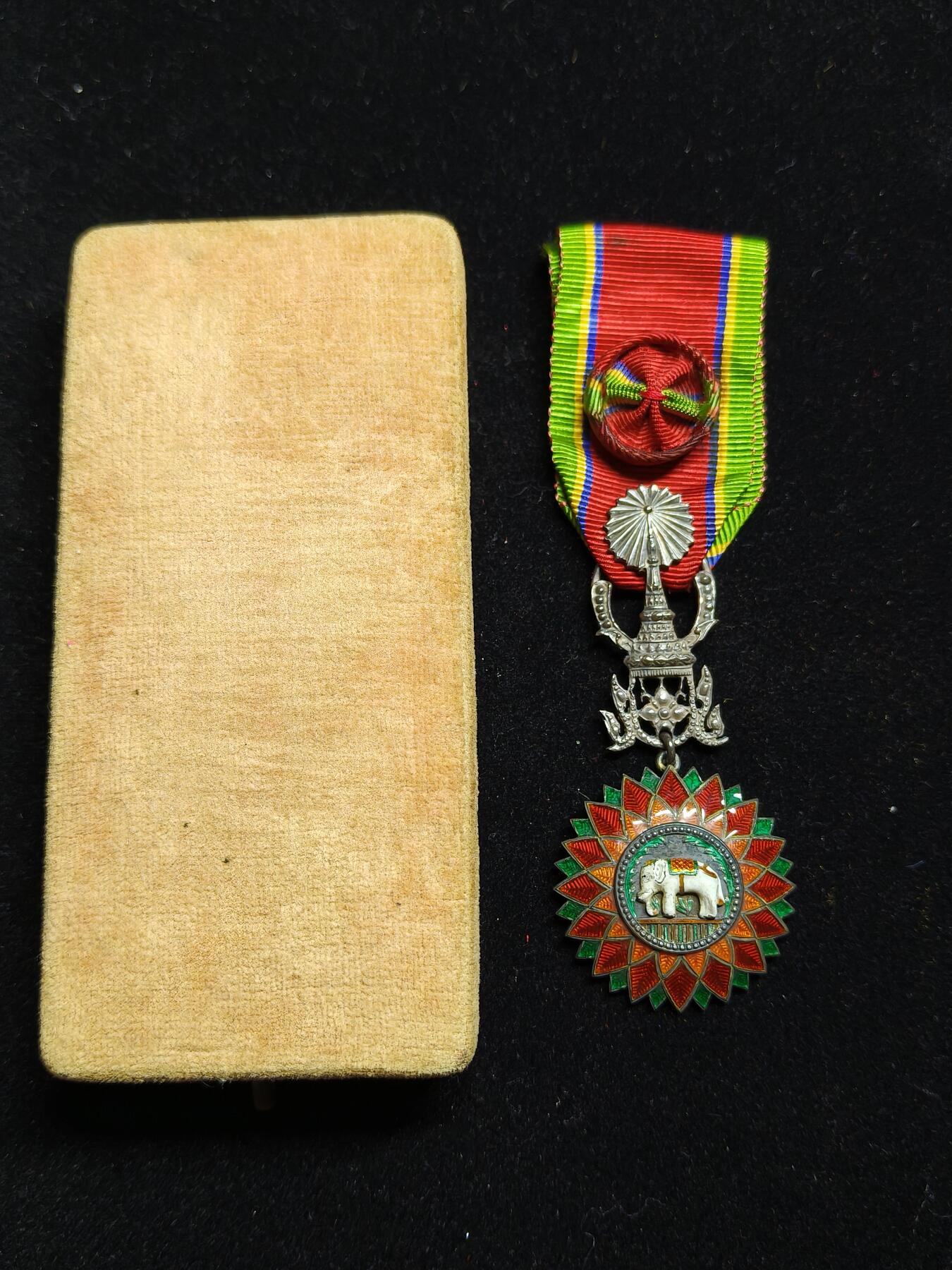 2026新年第一场  英国伦敦代工暹罗王国时期白象勋章 早期勋章严格限制人数 非常罕见 距今一百多年珐琅保存较好