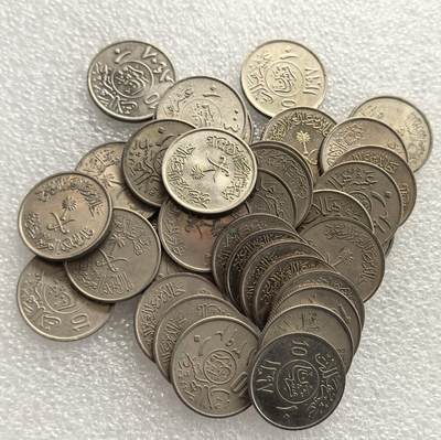 外国优质老铜币高银银币，周六九点倒数截拍，满百包邮，持续收拍，年后发货 - 沙特阿拉伯王国10哈啦啦36枚，正面铸沙特国徽（椰枣树与交叉佩剑）及阿拉伯文宗教、国名铭文，融合伊斯兰文化与国家象征，见证沙特建国后货币体系统一与国家身份的货币呈现。