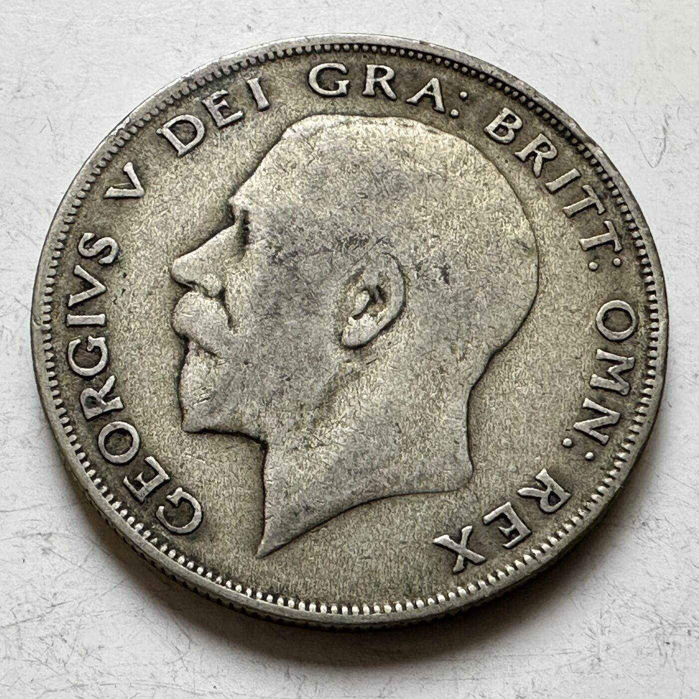 🌹外币初藏🌹🐯2026年第17场 快递将在12号停运 年前需发货的抓紧 ，年后正月十五恢复发货 英国1921年1/2克朗银币 14.1克50%银