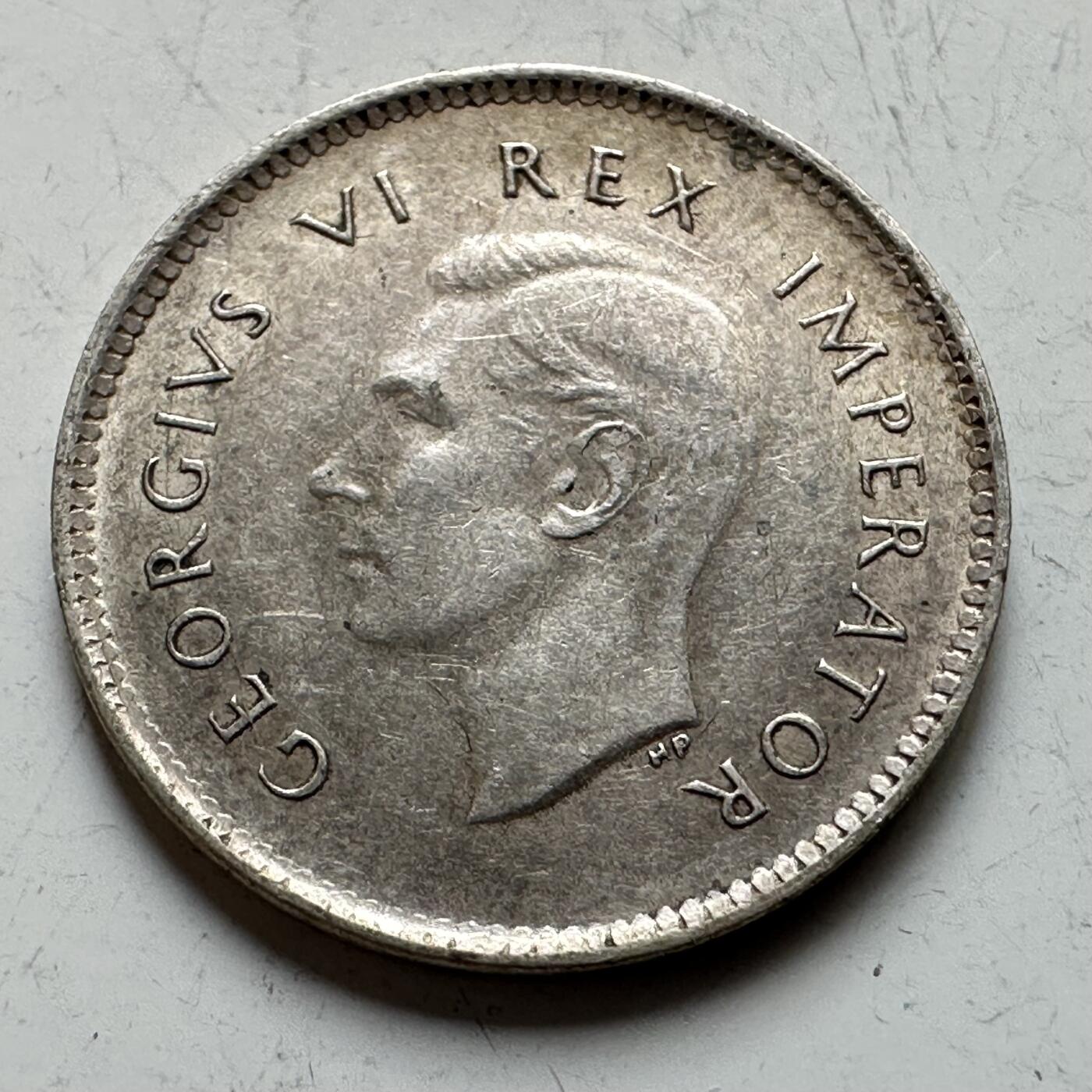 🌹外币初藏🌹🐯2026年第17场 快递将在12号停运 年前需发货的抓紧 ，年后正月十五恢复发货 英属南非1937年三便士银币 1.41克80%银