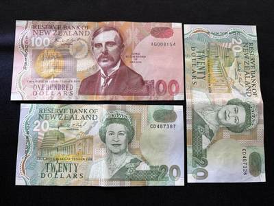 咖啡豆•收藏 2026年Feb_10th世界各国纸币拍卖 - 3枚 新西兰 1992年100元 1994年20元 美品近新AU 外国外币