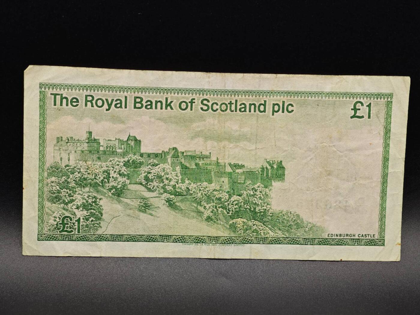 【淘币小摊】实时拍第八百六十五拍   纸币场    年前最后一周之前预留预留8号9号全部发出请更换最新收货地址不方便收货的请勿参拍或者顺丰到付 英国苏格兰皇家银行一镑纸币【有折】