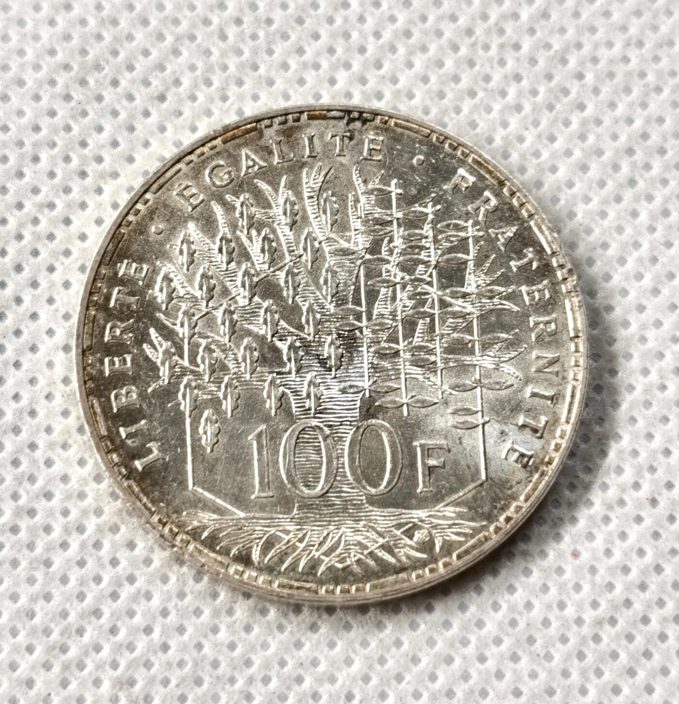 甄臻铺-世界币章拍卖（第49期）精品场拍品征集中，送拍享返佣金等优惠多多