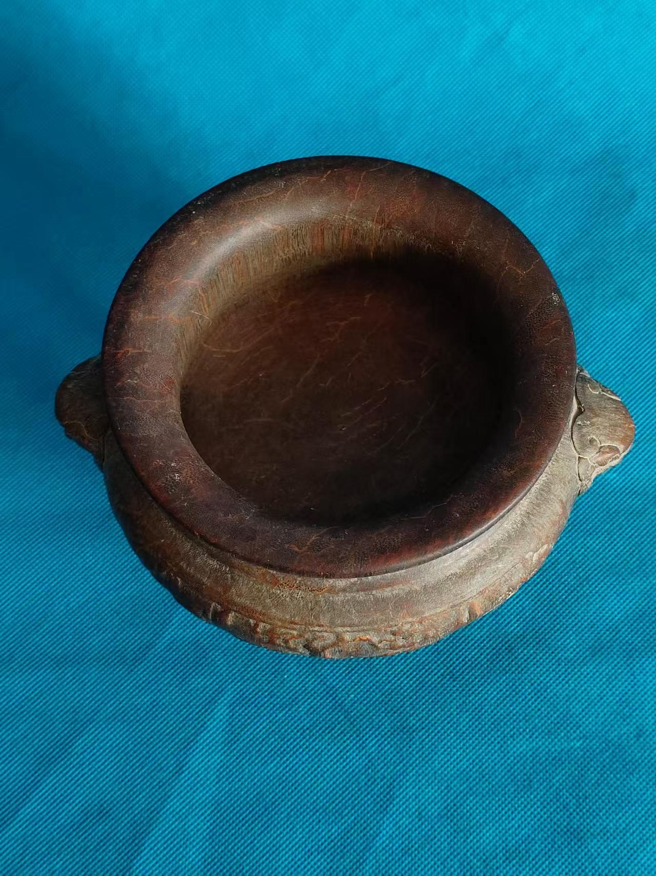 清代沉香木兽头香炉，口经12/腹经16/高11厘米，包浆浓郁厚重，完整无损，保老保真。