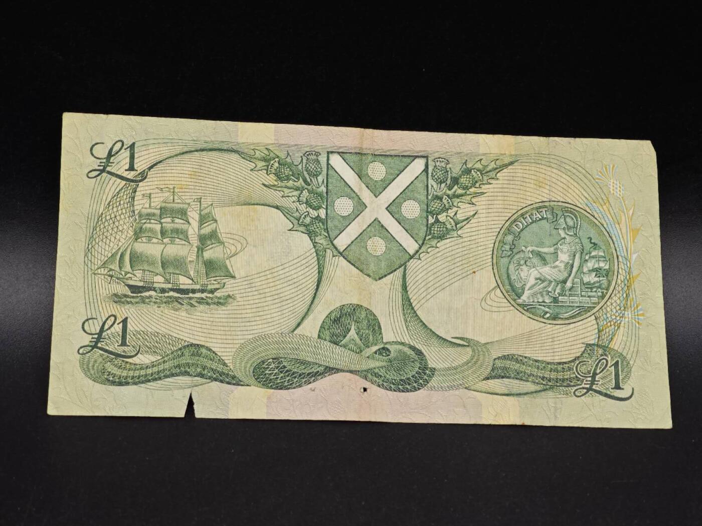 【淘币小摊】实时拍第八百六十五拍   纸币场    年前最后一周之前预留预留8号9号全部发出请更换最新收货地址不方便收货的请勿参拍或者顺丰到付 英国苏格兰银行一镑纸币【有折】