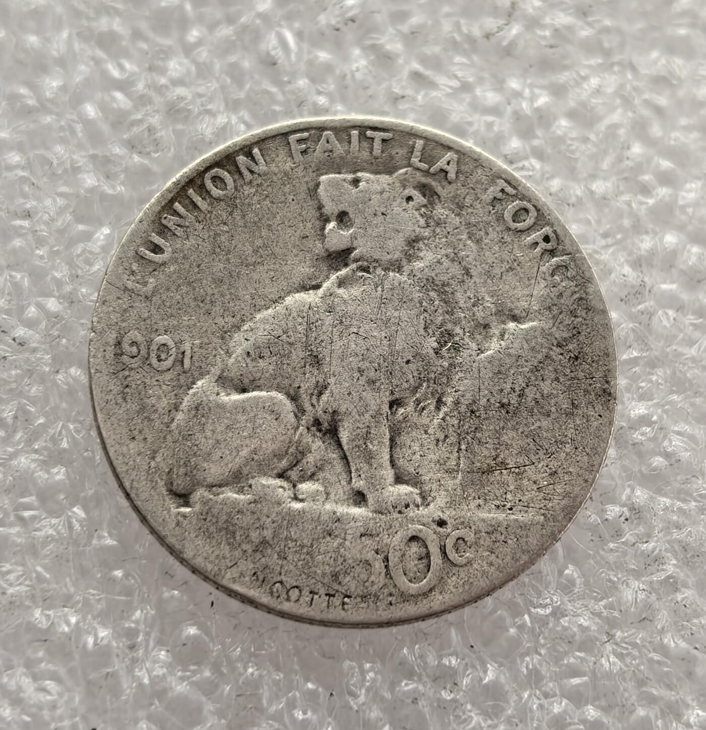 外国优质老铜币高银银币，周六九点倒数截拍，满百包邮，持续收拍，年后发货 比利时   50 分银币，属于利奥波德二世时期的流通货币。币面的坐狮图案与 “团结就是力量” 的格言，体现了比利时的国家象征与精神，是当时比利时殖民扩张与国内稳定时期的经济见证。