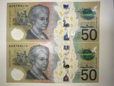 春节钱币瓷器清货捡漏拍场 - 澳大利亚新版50元塑料钞两张，全新UNC，非常漂亮